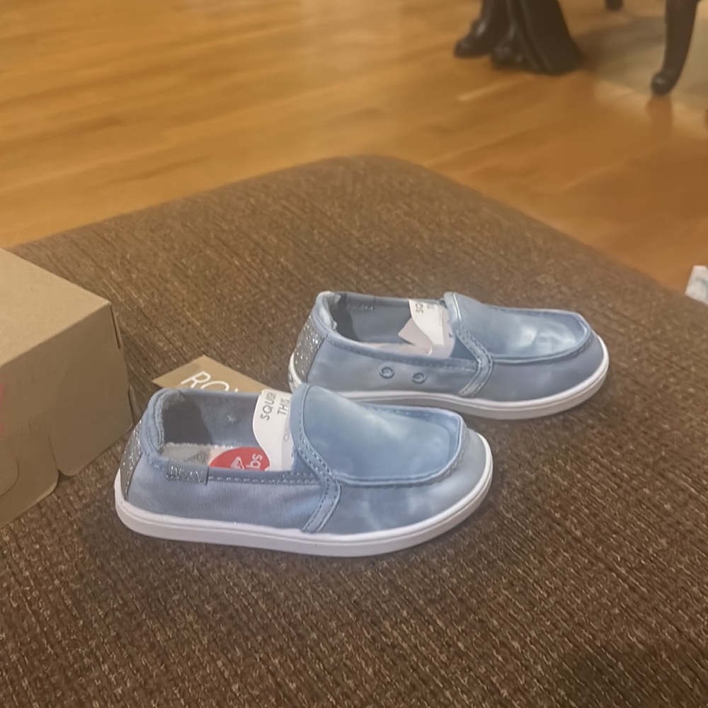 Roxy Girls Minnow Slip on Sneaker Shoe